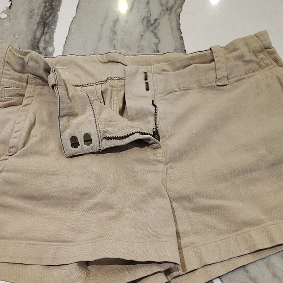 3 Pairs Vineyard Vines Women's Cargo Shorts - White, Light Gray, Tan Size 6/4 - Picture 4 of 15